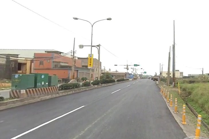 海湖小建地送鐵皮屋