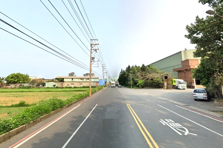 新屋市區旁農地廠房